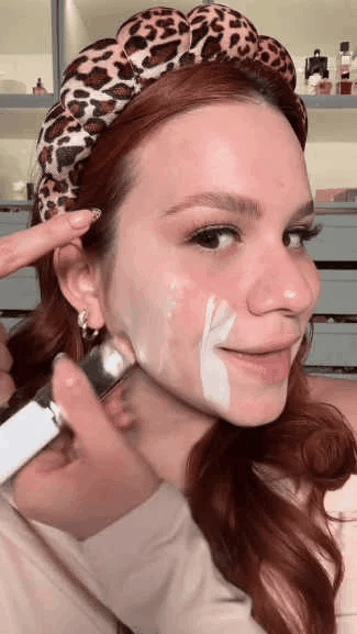 💥BUY 1 GET 1 FREE💥⏰💕🌟Cream Stick V White Korean Color-Changing Foundation Stick with Volufiline